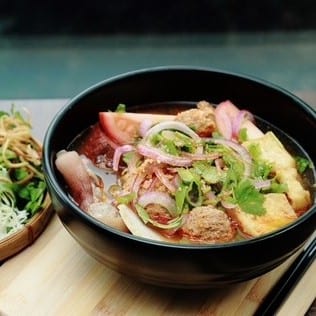 Ws1. Hue Style Spicy Noodles Soup.