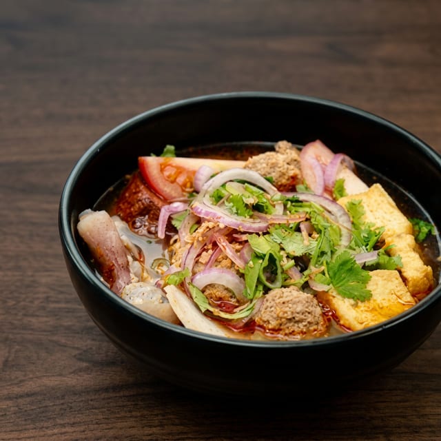 Ws1. Hue Style Spicy Noodle Soup.